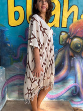 Load image into Gallery viewer, Bohemian tunic with pattern and fringe from raw cotton.