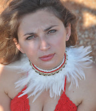 Load image into Gallery viewer, White feathers necklace/armband with shells.
