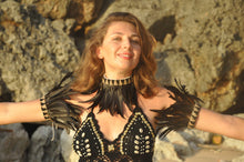 Load image into Gallery viewer, Black feathers necklace/armband with golden beads.
