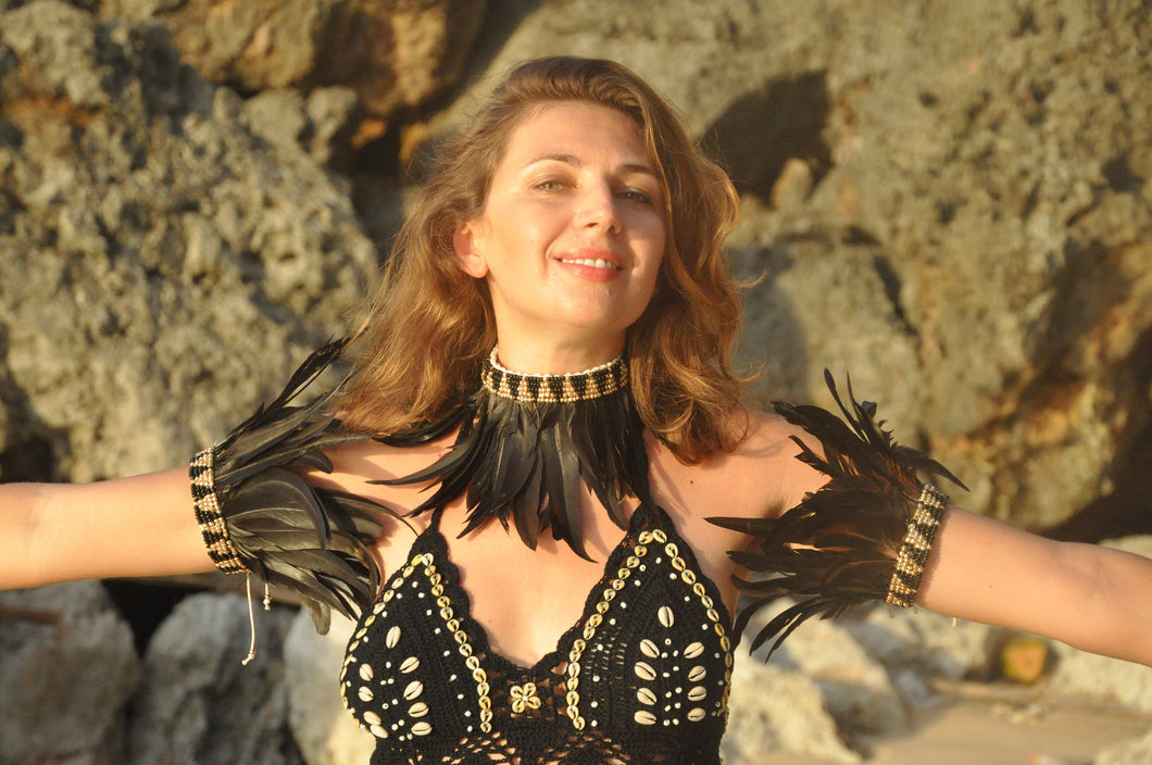 Black feathers necklace/armband with golden beads.