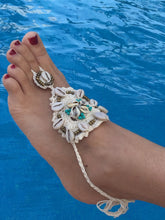 Load image into Gallery viewer, Barefoot sandals/anklet with shells.
