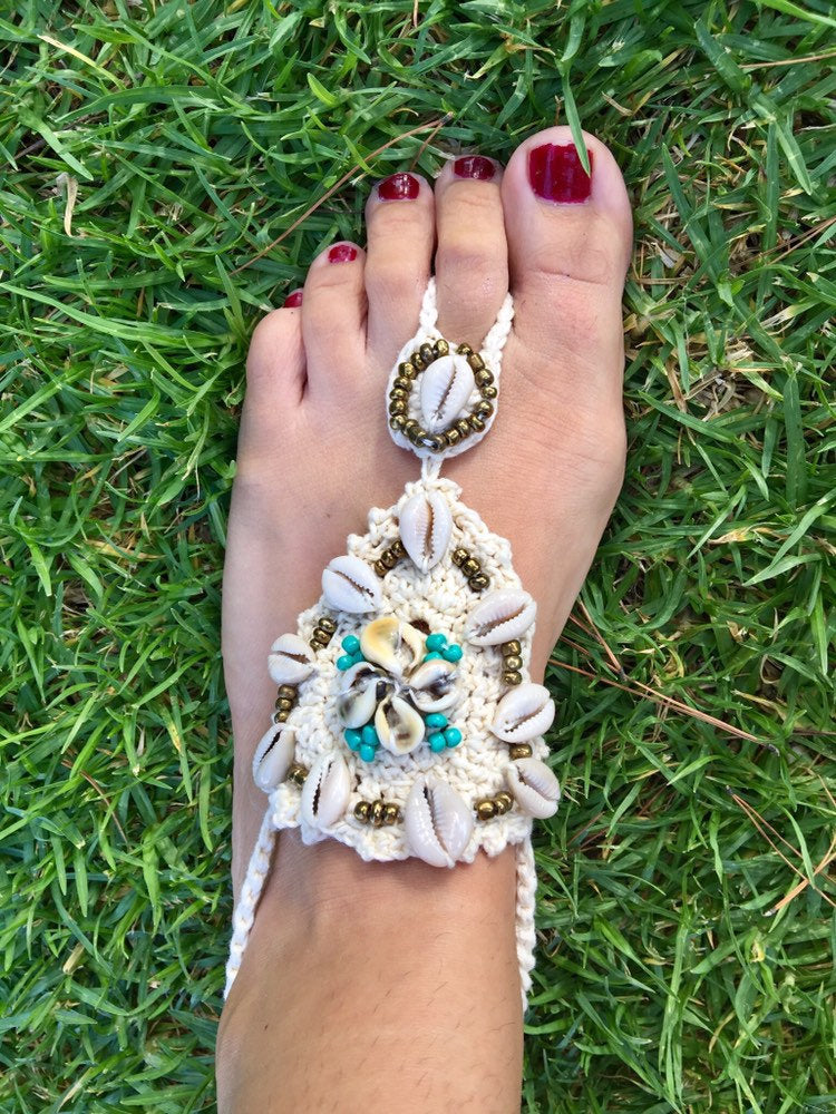 Barefoot sandals/anklet with shells.