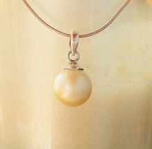 Load image into Gallery viewer, Beautiful south sea pearl pendant in champagne colour.
