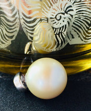 Load image into Gallery viewer, Beautiful south sea pearl pendant in champagne colour.
